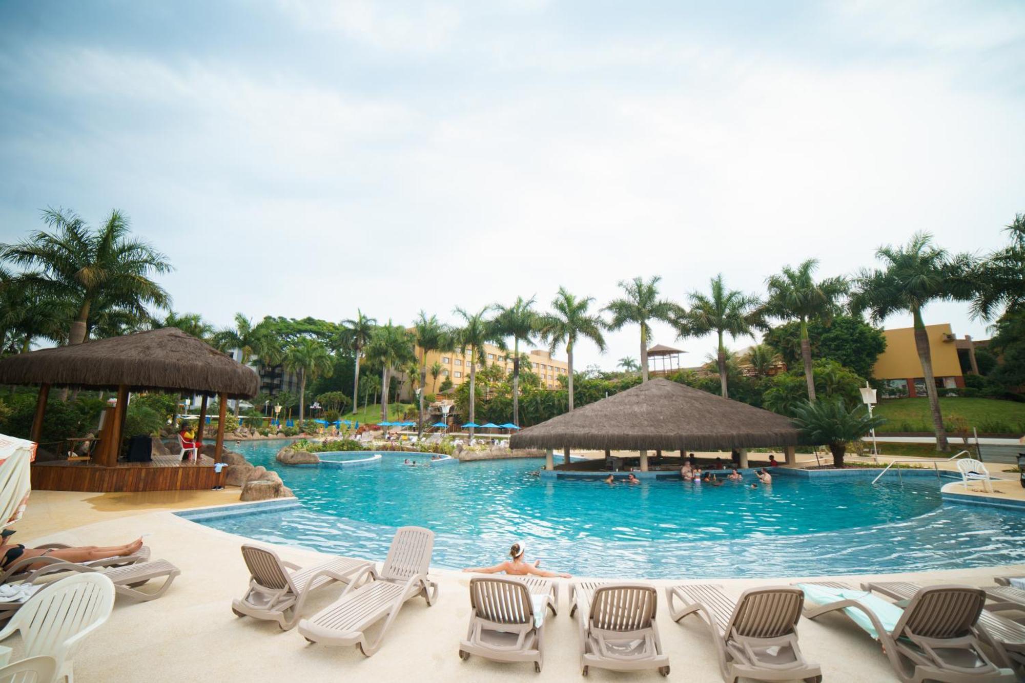Mabu Thermas Grand Resort Foz do Iguaçu Exterior foto Pool at the Grand Palladium Resort and Spa
